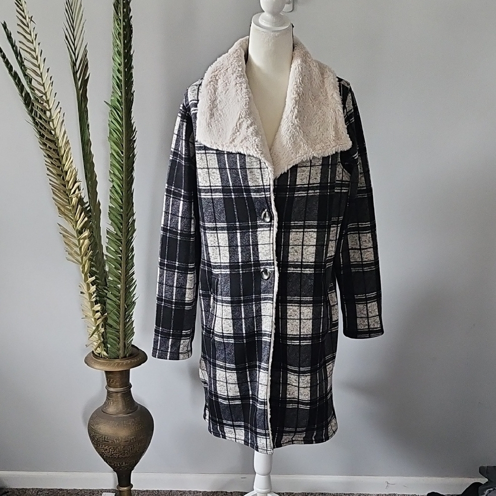 Steve Madden Black and Cream Plaid Women's Coat with Cream Faux Fur Collar NWOT